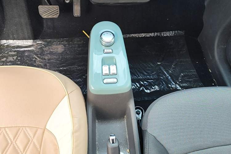 Used CHANGAN NEVO Lumin 2022 155 km – Refreshingly Sweet Edition Gear Lever