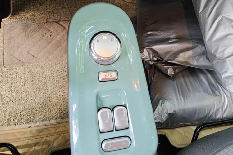 Used CHANGAN NEVO Lumin 2022 155 km – Refreshingly Sweet Edition Gear Lever