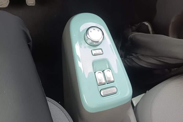 Used CHANGAN NEVO Lumin 2022 155 km – Refreshingly Sweet Edition Gear Lever