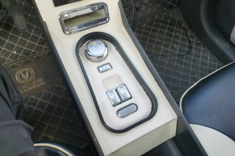 Used CHANGAN NEVO Lumin 2022 155 km – Refreshingly Sweet Edition Gear Lever