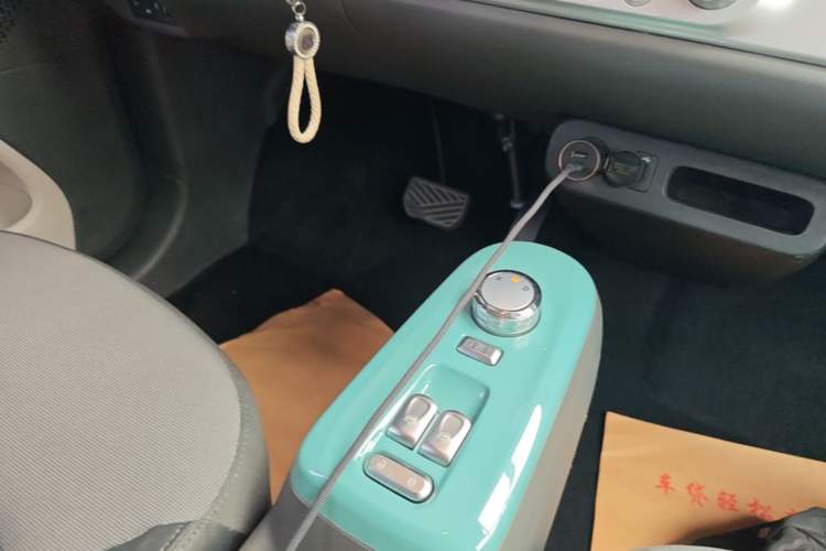Used CHANGAN NEVO Lumin 2022 155 km – Refreshingly Sweet Edition Gear Lever