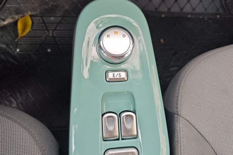 Used CHANGAN NEVO Lumin 2022 155 km – Refreshingly Sweet Edition Gear Lever