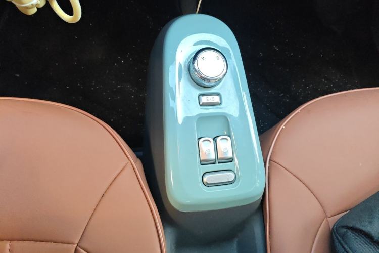 Used CHANGAN NEVO Lumin 2022 155 km – Refreshingly Sweet Edition Gear Lever