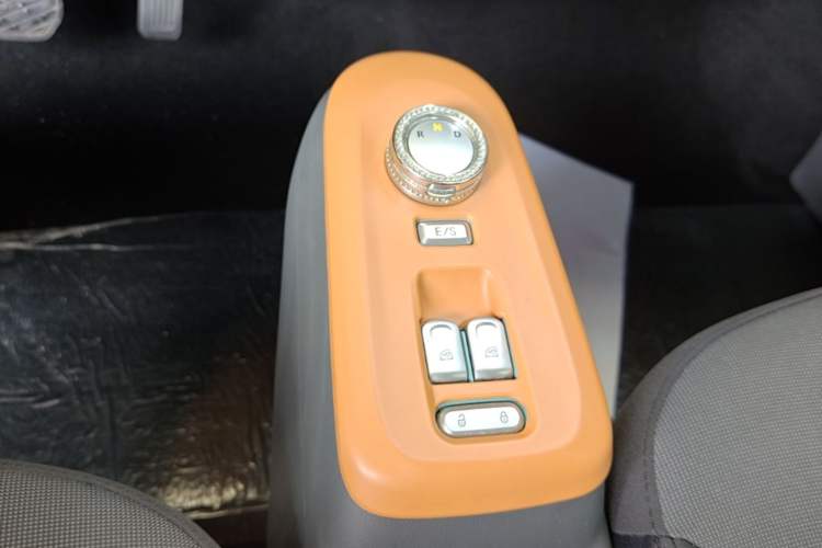 Used CHANGAN NEVO Lumin 2022 155 km – Refreshingly Sweet Edition Gear Lever