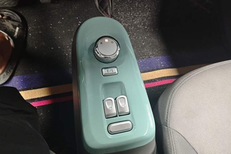 Used CHANGAN NEVO Lumin 2022 155 km – Refreshingly Sweet Edition Gear Lever