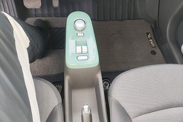 Used CHANGAN NEVO Lumin 2022 210km Sweet Edition Gear Lever