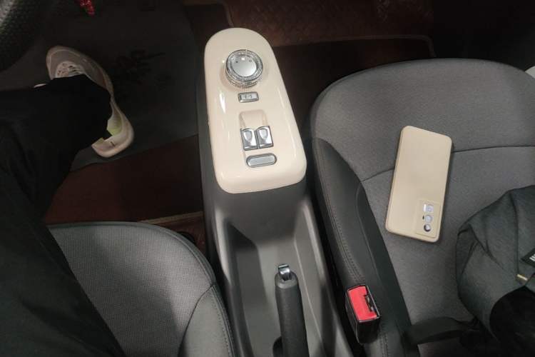 Used CHANGAN NEVO Lumin 2022 210km Sweet Edition Gear Lever