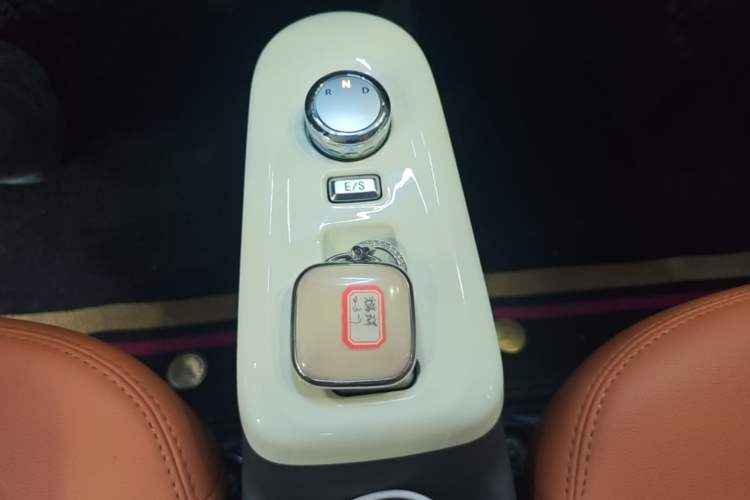 Used CHANGAN NEVO Lumin 2022 155 km – Refreshingly Sweet Edition Gear Lever