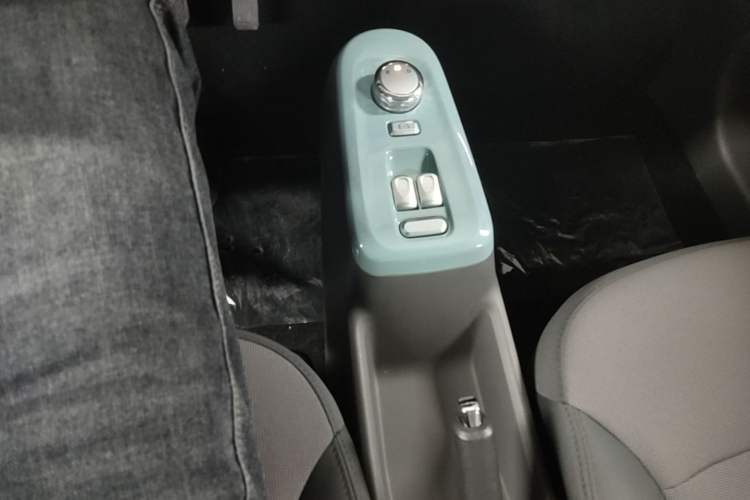 Used CHANGAN NEVO Lumin 2022 210km Sweet Edition Gear Lever