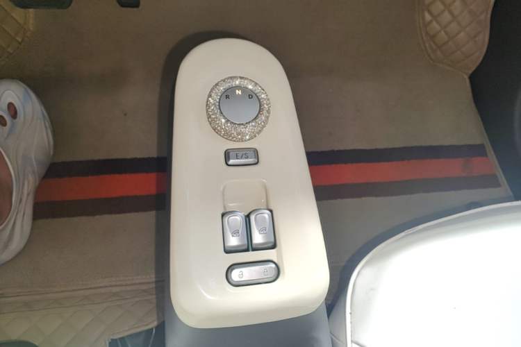 Used CHANGAN NEVO Lumin 2022 155 km – Refreshingly Sweet Edition Gear Lever