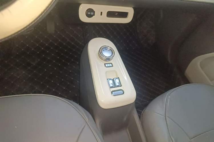Used CHANGAN NEVO Lumin 2022 210km Sweet Edition Gear Lever