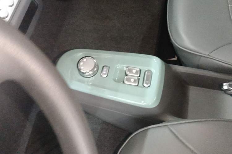 Used CHANGAN NEVO Lumin 2022 210km Sweet Edition Gear Lever