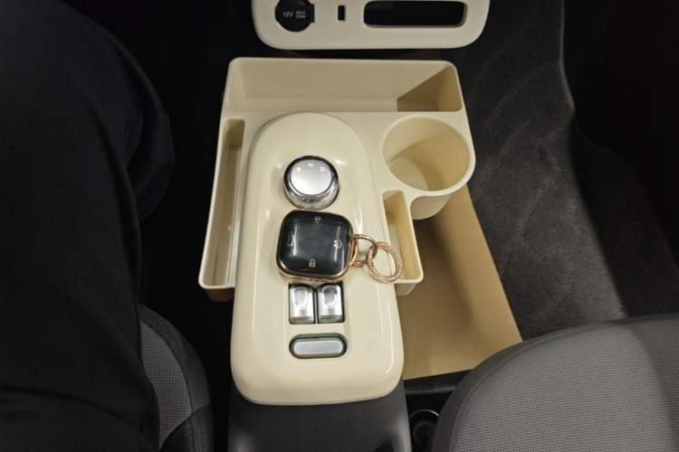 Used CHANGAN NEVO Lumin 2022 210km Sweet Edition Gear Lever
