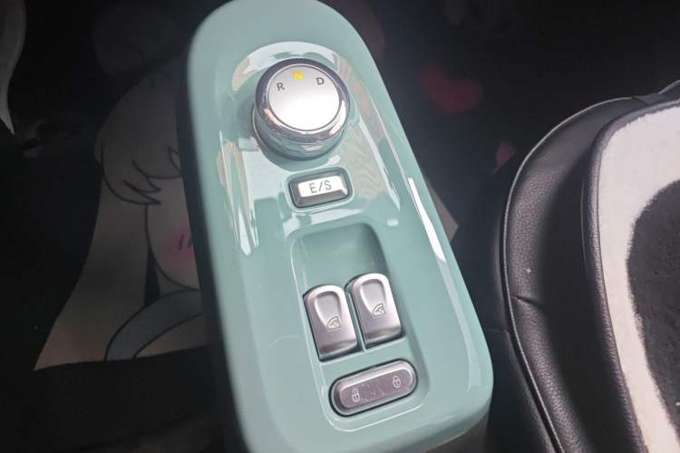 Used CHANGAN NEVO Lumin 2022 210km Sweet Edition Gear Lever
