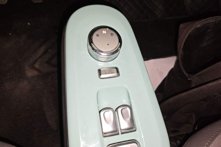Used CHANGAN NEVO Lumin 2022 210km Sweet Edition Gear Lever