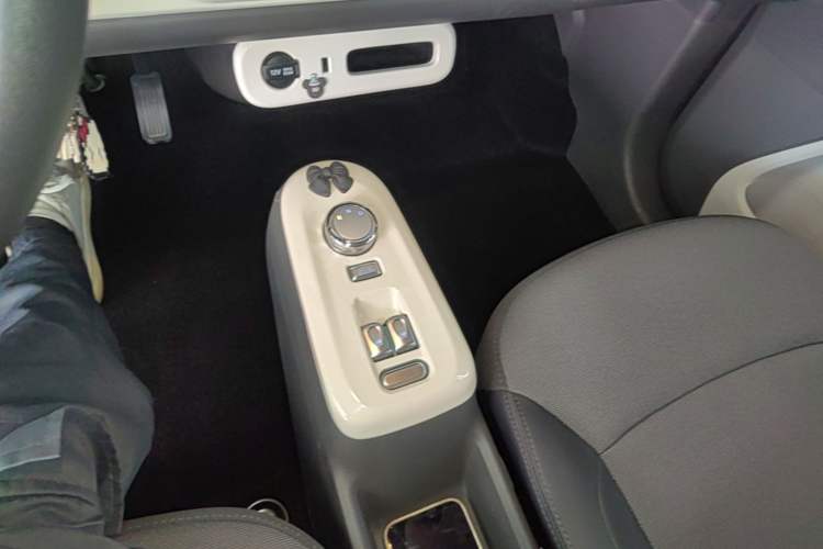 Used CHANGAN NEVO Lumin 2022 210km Sweet Edition Gear Lever