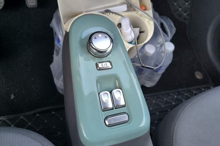 Used CHANGAN NEVO Lumin 2022 155 km – Refreshingly Sweet Edition Gear Lever