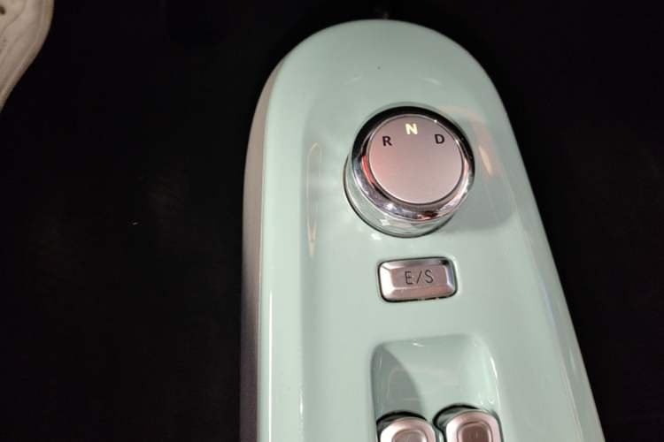Used CHANGAN NEVO Lumin 2022 210km Sweet Edition Gear Lever
