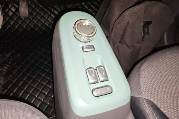 Used CHANGAN NEVO Lumin 2022 155 km – Refreshingly Sweet Edition Gear Lever