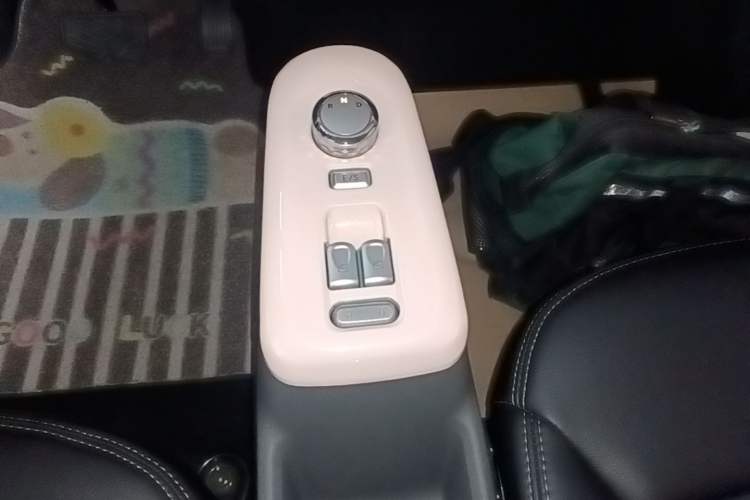 Used CHANGAN NEVO Lumin 2022 155 km – Refreshingly Sweet Edition Gear Lever