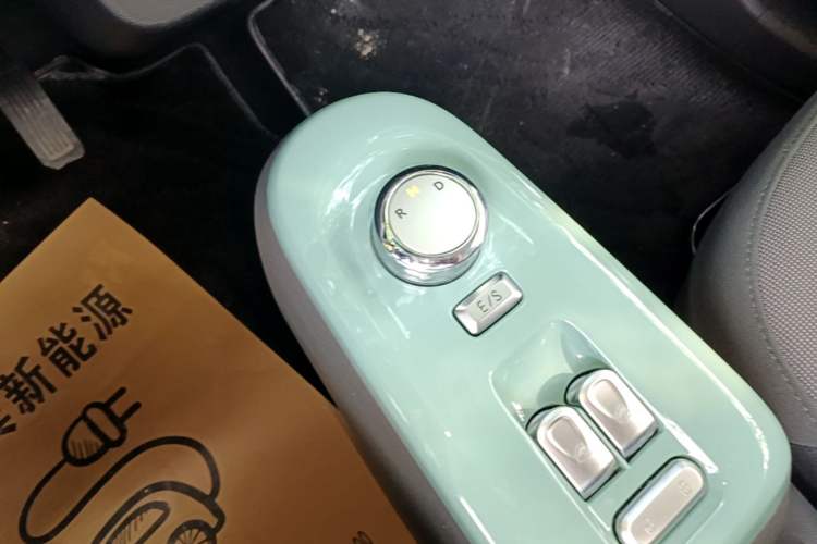Used CHANGAN NEVO Lumin 2022 155 km – Refreshingly Sweet Edition Gear Lever