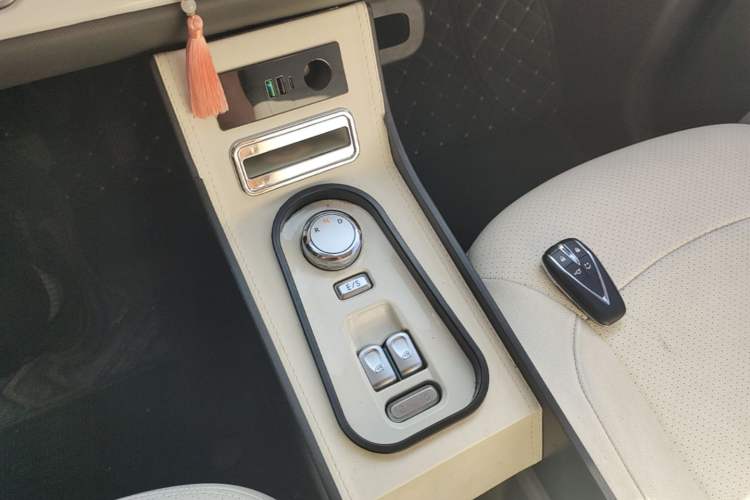 Used CHANGAN NEVO Lumin 2022 210km Sweet Edition Gear Lever