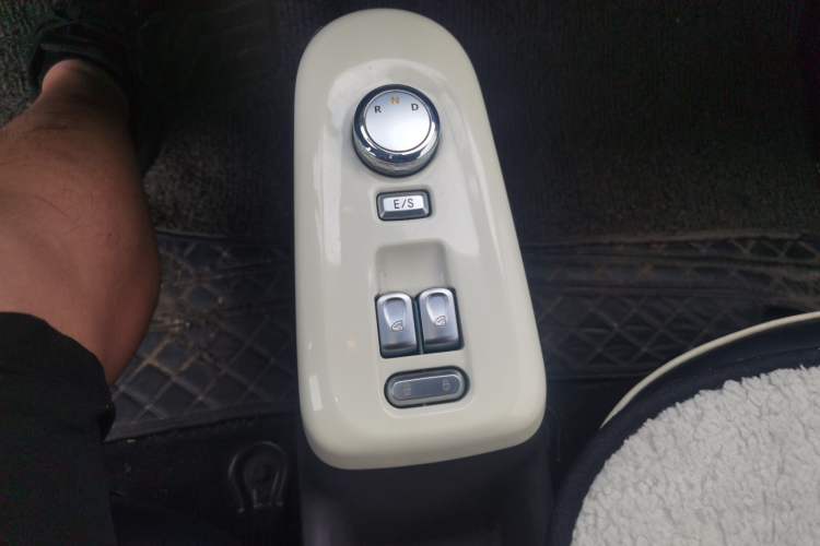 Used CHANGAN NEVO Lumin 2022 210km Sweet Edition Gear Lever