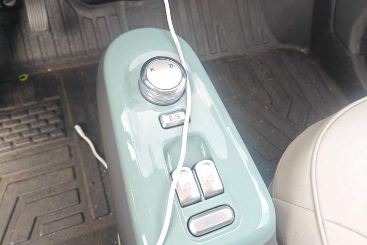 Used CHANGAN NEVO Lumin 2022 155 km – Refreshingly Sweet Edition Gear Lever