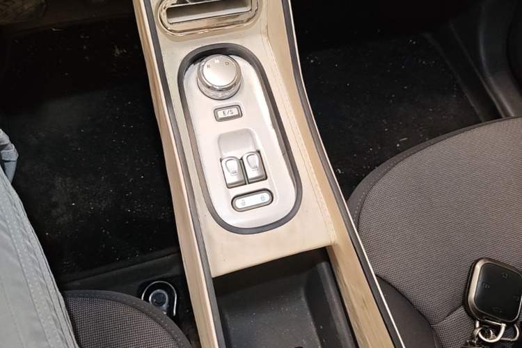 Used CHANGAN NEVO Lumin 2022 210km Sweet Edition Gear Lever