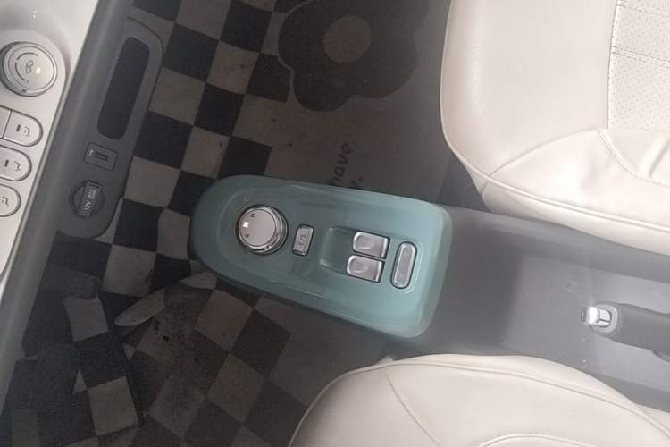 Used CHANGAN NEVO Lumin 2022 155 km – Refreshingly Sweet Edition Gear Lever