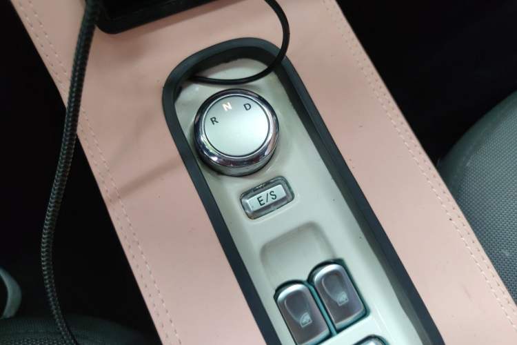 Used CHANGAN NEVO Lumin 2022 210km Sweet Edition Gear Lever