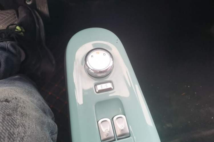 Used CHANGAN NEVO Lumin 2022 210km Sweet Edition Gear Lever