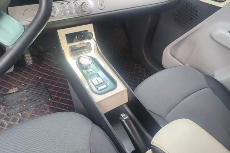 Used CHANGAN NEVO Lumin 2022 155 km – Refreshingly Sweet Edition Gear Lever