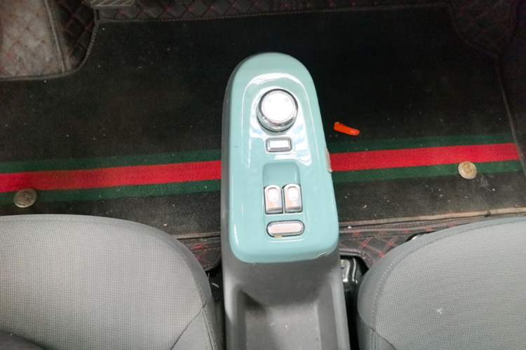 Used CHANGAN NEVO Lumin 2022 155 km – Refreshingly Sweet Edition Gear Lever