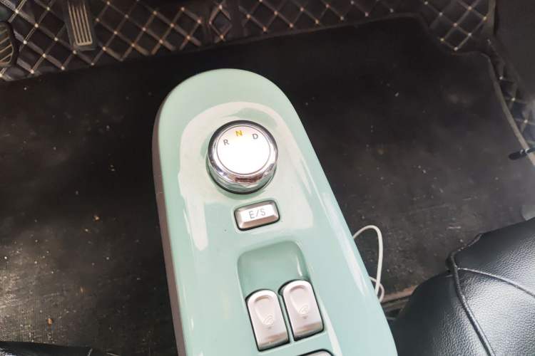 Used CHANGAN NEVO Lumin 2022 155 km – Refreshingly Sweet Edition Gear Lever