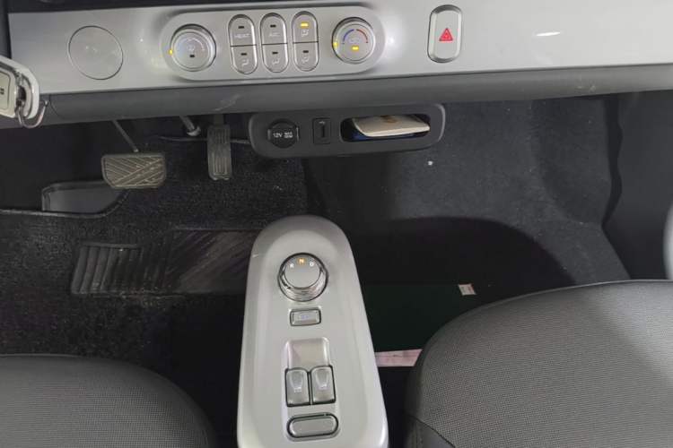 Used CHANGAN NEVO Lumin 2022 155 km – Refreshingly Sweet Edition Gear Lever