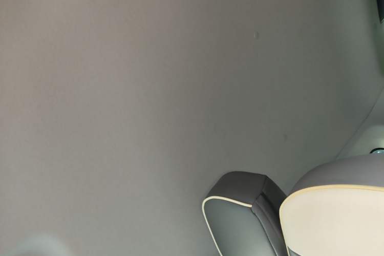 Used CHANGAN NEVO Lumin 2022 155 km – Refreshingly Sweet Edition Headliner