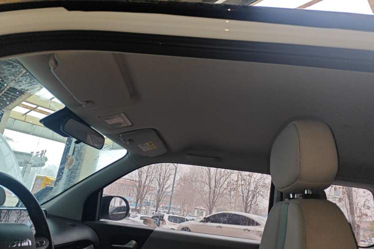 Used CHANGAN NEVO Lumin 2022 155 km – Refreshingly Sweet Edition Headliner