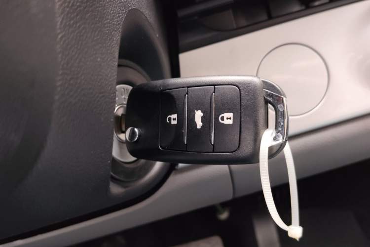 Used CHANGAN NEVO Lumin 2022 301km Honey-Sweet Version Interior 1