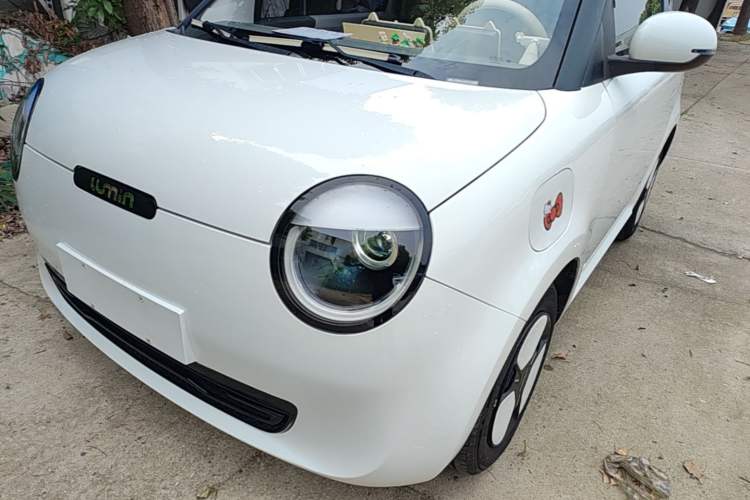 Used CHANGAN NEVO Lumin 2022 155 km – Refreshingly Sweet Edition Left Front Headlight