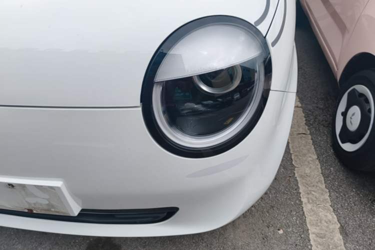 Used CHANGAN NEVO Lumin 2022 155 km – Refreshingly Sweet Edition Left Front Headlight