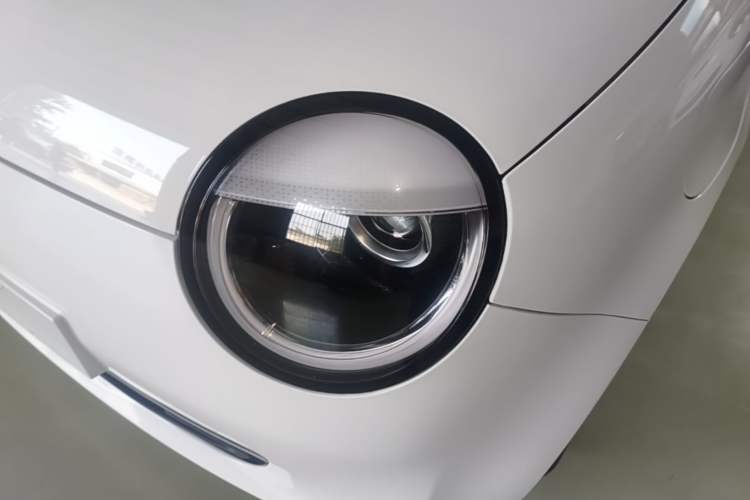 Used CHANGAN NEVO Lumin 2022 155 km – Refreshingly Sweet Edition Left Front Headlight