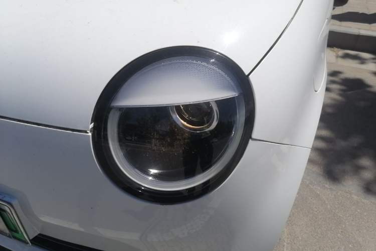 Used CHANGAN NEVO Lumin 2022 155 km – Refreshingly Sweet Edition Left Front Headlight