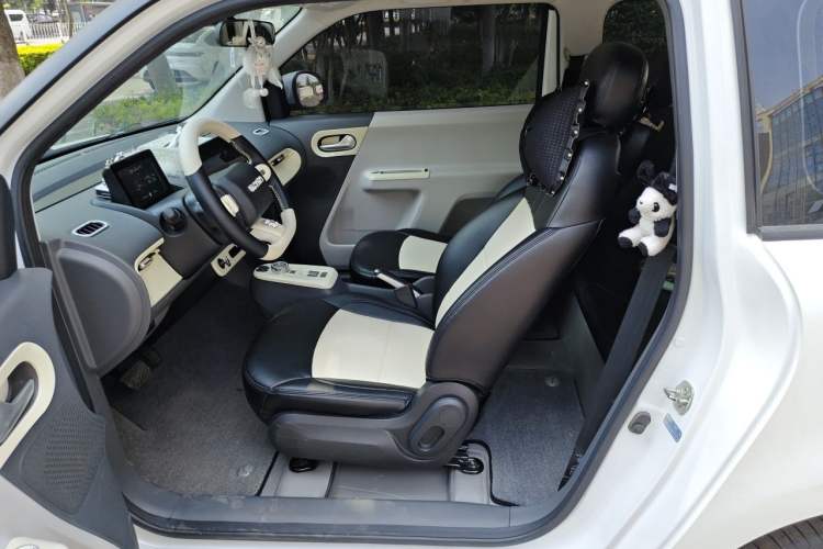 Used CHANGAN NEVO Lumin 2022 155 km – Refreshingly Sweet Edition Left Front Seat