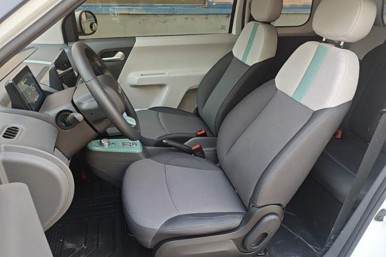 Used CHANGAN NEVO Lumin 2022 155 km – Refreshingly Sweet Edition Left Front Seat