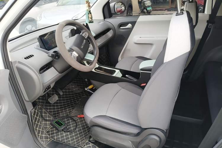 Used CHANGAN NEVO Lumin 2022 155 km – Refreshingly Sweet Edition Left Front Seat