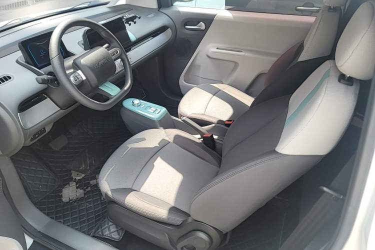 Used CHANGAN NEVO Lumin 2022 155 km – Refreshingly Sweet Edition Left Front Seat