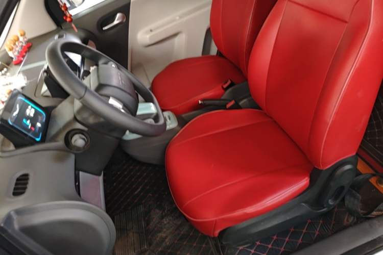 Used CHANGAN NEVO Lumin 2022 155 km – Refreshingly Sweet Edition Left Front Seat