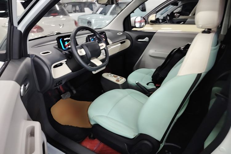 Used CHANGAN NEVO Lumin 2022 155 km – Refreshingly Sweet Edition Left Front Seat
