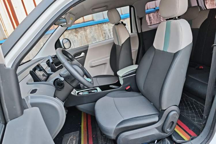Used CHANGAN NEVO Lumin 2022 155 km – Refreshingly Sweet Edition Left Front Seat